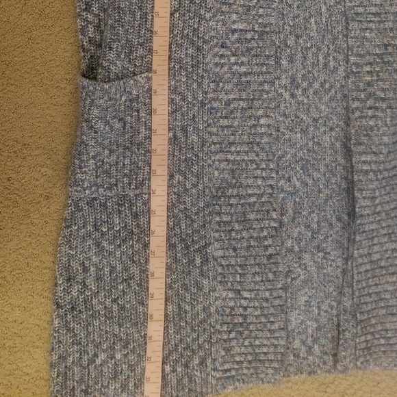 #28 Cabi sleeveless Cardigan - Picture 9 of 9